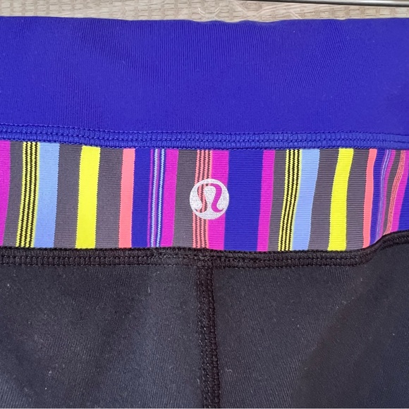 Lululemon Groove Crop Pants Black Multicolor Stripe Waist Band Reversible Size 6 - Picture 8 of 16